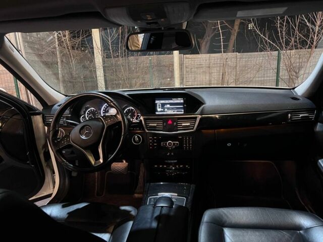 Белый Мерседес Е-Класс, объемом двигателя 3 л и пробегом 296 тыс. км за 12300 $, фото 7 на Automoto.ua