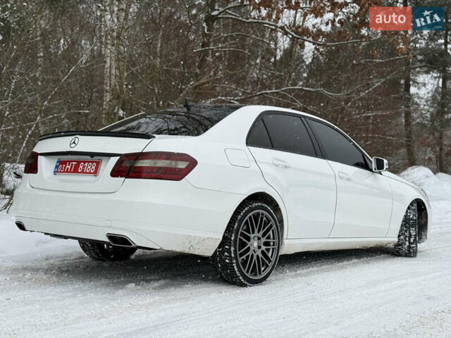 Белый Мерседес Е-Класс, объемом двигателя 2.2 л и пробегом 235 тыс. км за 13000 $, фото 2 на Automoto.ua