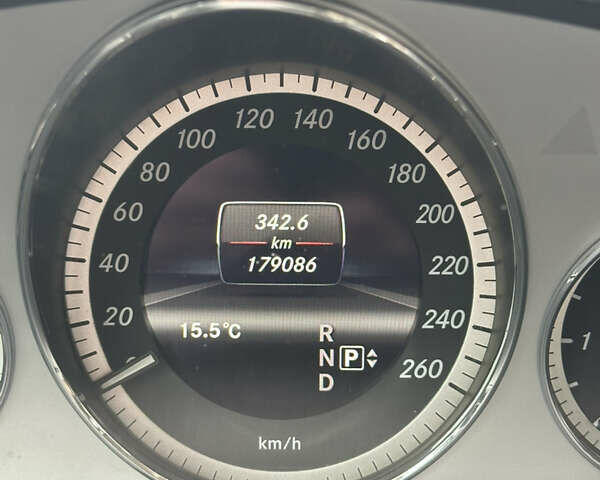 Белый Мерседес Е-Класс, объемом двигателя 2.1 л и пробегом 180 тыс. км за 15200 $, фото 10 на Automoto.ua