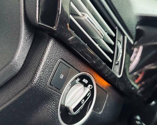 Білий Мерседес Е-Клас, об'ємом двигуна 2.2 л та пробігом 227 тис. км за 12700 $, фото 141 на Automoto.ua