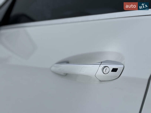 Белый Мерседес Е-Класс, объемом двигателя 2.2 л и пробегом 365 тыс. км за 14900 $, фото 14 на Automoto.ua