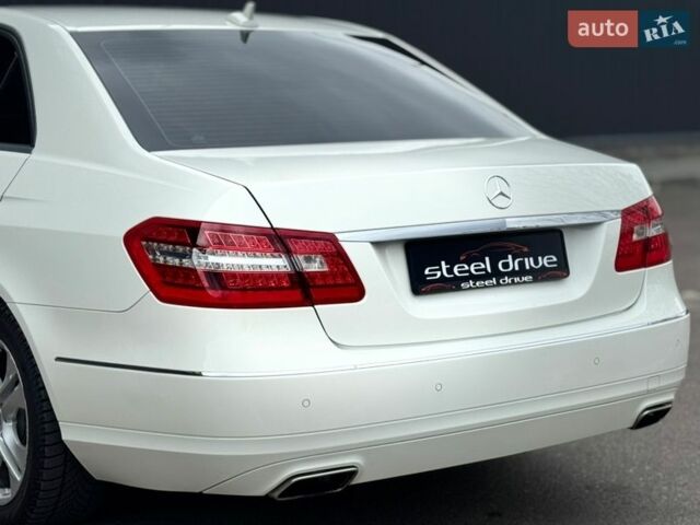 Белый Мерседес Е-Класс, объемом двигателя 1.8 л и пробегом 206 тыс. км за 14799 $, фото 4 на Automoto.ua