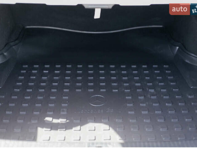 Белый Мерседес Е-Класс, объемом двигателя 2.5 л и пробегом 200 тыс. км за 17500 $, фото 8 на Automoto.ua