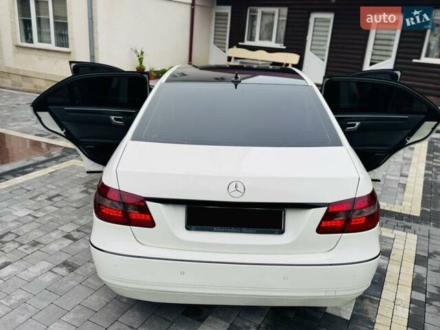 Белый Мерседес Е-Класс, объемом двигателя 2.2 л и пробегом 331 тыс. км за 11700 $, фото 148 на Automoto.ua