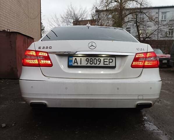 Белый Мерседес Е-Класс, объемом двигателя 2.1 л и пробегом 280 тыс. км за 14500 $, фото 6 на Automoto.ua