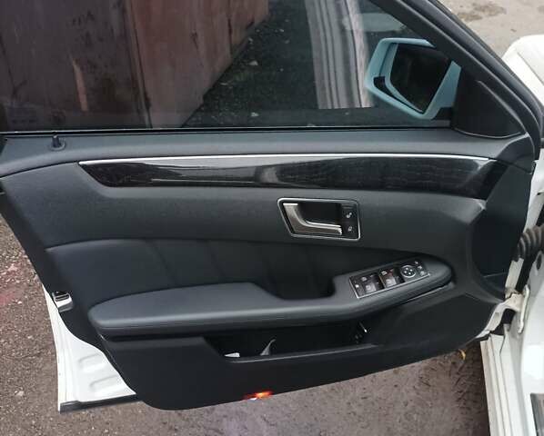 Белый Мерседес Е-Класс, объемом двигателя 2.1 л и пробегом 280 тыс. км за 14500 $, фото 17 на Automoto.ua