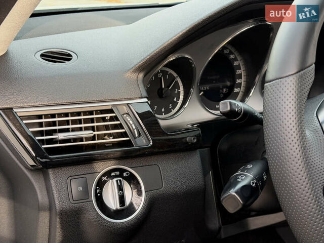 Білий Мерседес Е-Клас, об'ємом двигуна 2.2 л та пробігом 148 тис. км за 17800 $, фото 15 на Automoto.ua