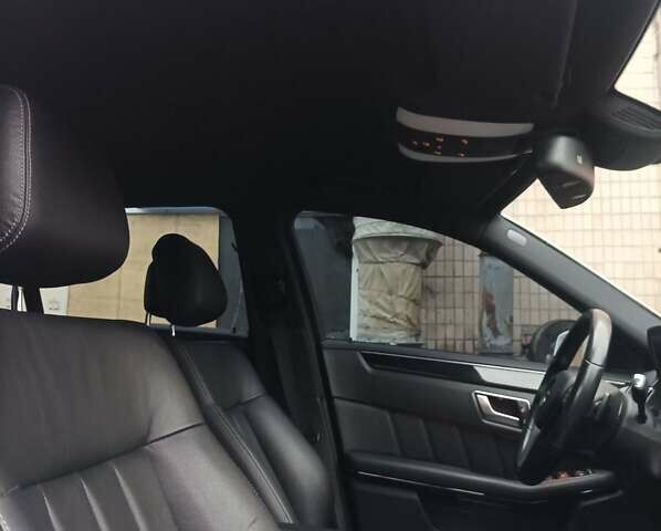 Белый Мерседес Е-Класс, объемом двигателя 2.1 л и пробегом 280 тыс. км за 14500 $, фото 10 на Automoto.ua