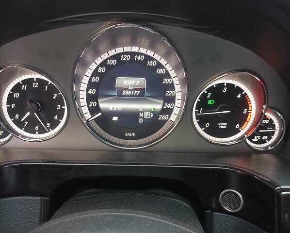 Белый Мерседес Е-Класс, объемом двигателя 2.1 л и пробегом 280 тыс. км за 14500 $, фото 19 на Automoto.ua