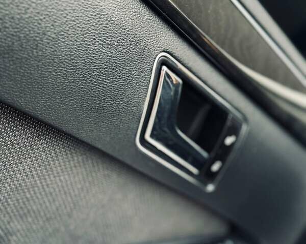 Білий Мерседес Е-Клас, об'ємом двигуна 2.2 л та пробігом 227 тис. км за 12700 $, фото 140 на Automoto.ua