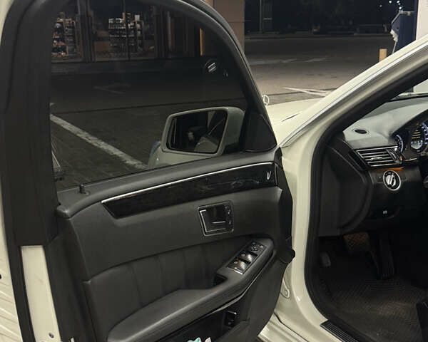 Белый Мерседес Е-Класс, объемом двигателя 2.2 л и пробегом 341 тыс. км за 11500 $, фото 8 на Automoto.ua