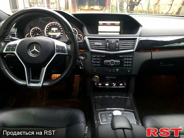 Белый Мерседес Е-Класс, объемом двигателя 1.8 л и пробегом 220 тыс. км за 15000 $, фото 3 на Automoto.ua