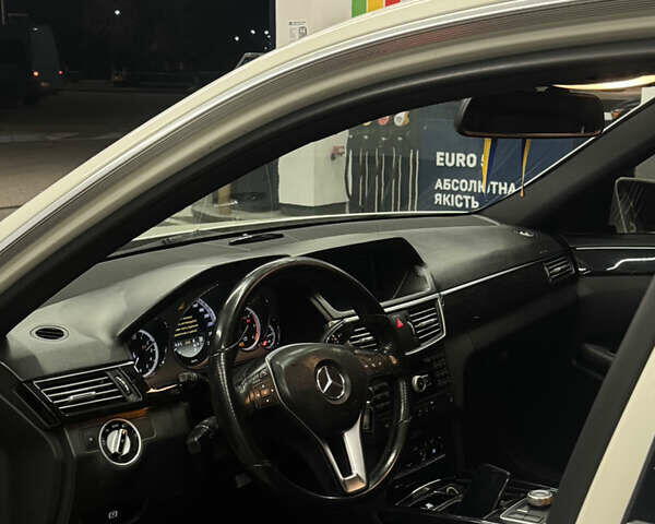 Белый Мерседес Е-Класс, объемом двигателя 2.2 л и пробегом 341 тыс. км за 11500 $, фото 7 на Automoto.ua