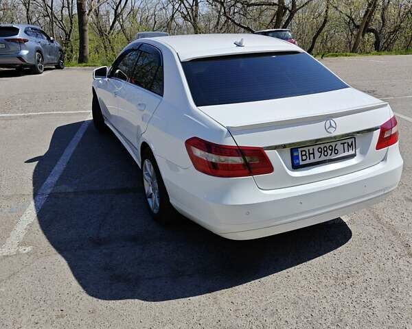 Белый Мерседес Е-Класс, объемом двигателя 2.2 л и пробегом 356 тыс. км за 13700 $, фото 5 на Automoto.ua