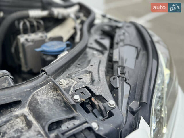 Білий Мерседес Е-Клас, об'ємом двигуна 2.2 л та пробігом 175 тис. км за 18700 $, фото 17 на Automoto.ua