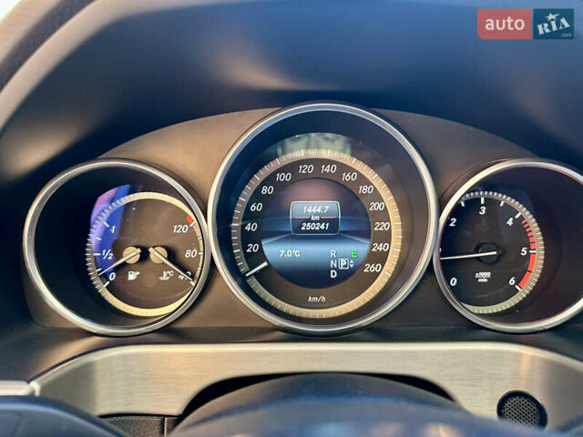 Белый Мерседес Е-Класс, объемом двигателя 2.14 л и пробегом 250 тыс. км за 15500 $, фото 14 на Automoto.ua