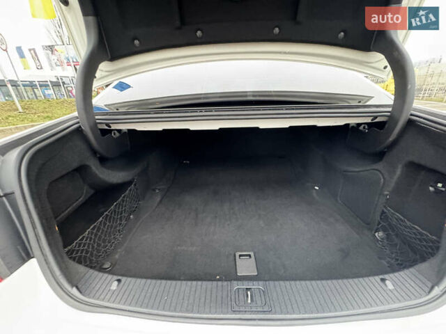 Білий Мерседес Е-Клас, об'ємом двигуна 2.2 л та пробігом 175 тис. км за 18700 $, фото 31 на Automoto.ua