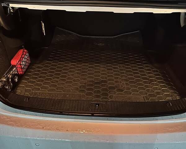 Білий Мерседес Е-Клас, об'ємом двигуна 1.99 л та пробігом 195 тис. км за 18800 $, фото 37 на Automoto.ua