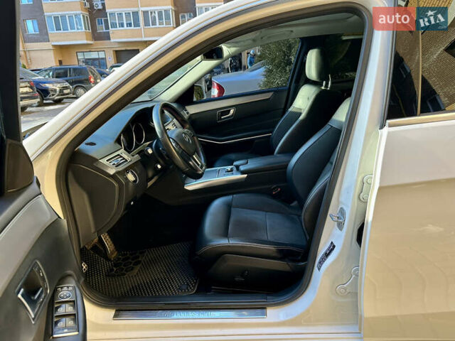 Белый Мерседес Е-Класс, объемом двигателя 2.14 л и пробегом 250 тыс. км за 15500 $, фото 12 на Automoto.ua