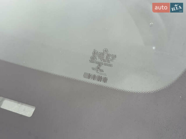 Білий Мерседес Е-Клас, об'ємом двигуна 2.2 л та пробігом 175 тис. км за 18700 $, фото 16 на Automoto.ua