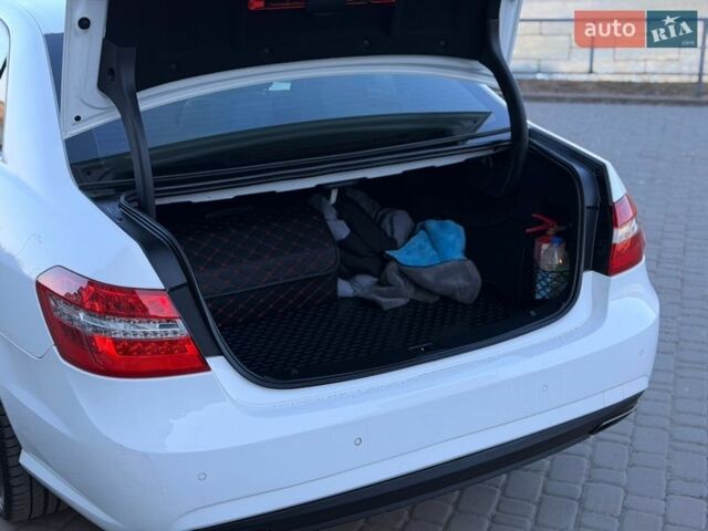 Белый Мерседес Е-Класс, объемом двигателя 2.2 л и пробегом 276 тыс. км за 12800 $, фото 17 на Automoto.ua