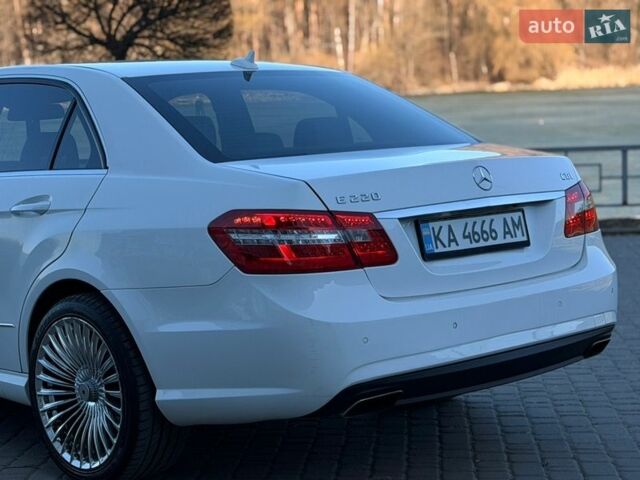 Белый Мерседес Е-Класс, объемом двигателя 2.2 л и пробегом 276 тыс. км за 12800 $, фото 9 на Automoto.ua