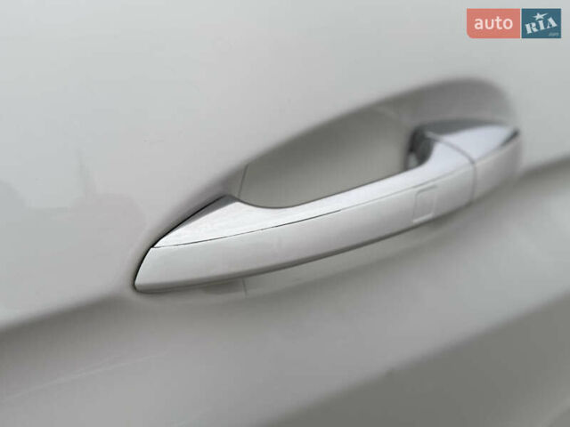 Білий Мерседес Е-Клас, об'ємом двигуна 2.2 л та пробігом 175 тис. км за 18700 $, фото 10 на Automoto.ua