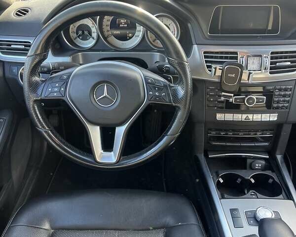 Белый Мерседес Е-Класс, объемом двигателя 2.1 л и пробегом 225 тыс. км за 13500 $, фото 11 на Automoto.ua