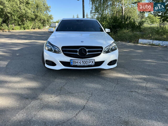 Белый Мерседес Е-Класс, объемом двигателя 2.2 л и пробегом 190 тыс. км за 19700 $, фото 1 на Automoto.ua