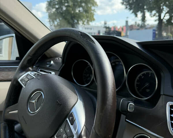 Белый Мерседес Е-Класс, объемом двигателя 2.1 л и пробегом 298 тыс. км за 14500 $, фото 13 на Automoto.ua