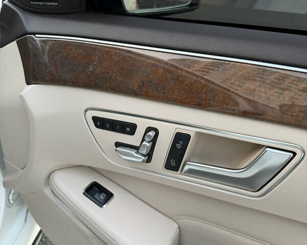 Белый Мерседес Е-Класс, объемом двигателя 3.5 л и пробегом 135 тыс. км за 23300 $, фото 27 на Automoto.ua