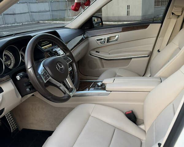 Белый Мерседес Е-Класс, объемом двигателя 3.5 л и пробегом 135 тыс. км за 23300 $, фото 15 на Automoto.ua