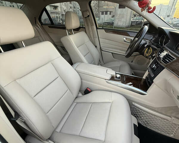 Белый Мерседес Е-Класс, объемом двигателя 3.5 л и пробегом 135 тыс. км за 23300 $, фото 28 на Automoto.ua