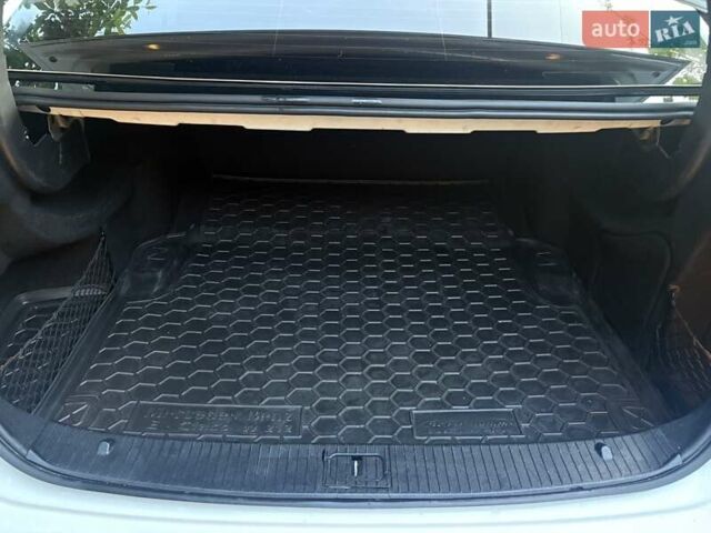 Мерседес Е-Клас 2014 у Одесі на Automoto.ua Білий Мерседес Е-Клас, об'ємом двигуна 2.14 л та пробігом 270 тис. км за 19500 $, фото 17 на Automoto.ua