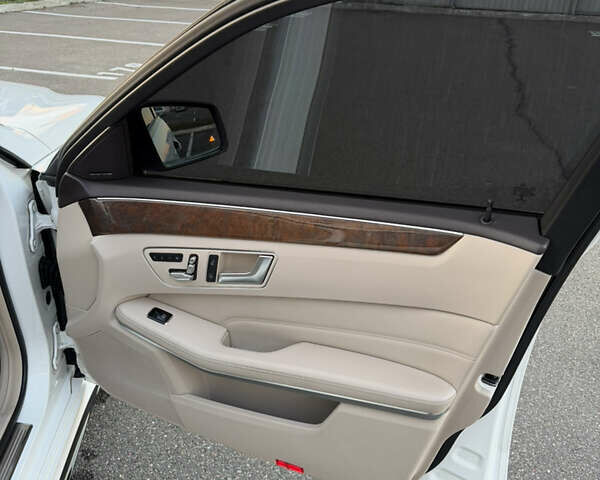 Белый Мерседес Е-Класс, объемом двигателя 3.5 л и пробегом 135 тыс. км за 23300 $, фото 26 на Automoto.ua