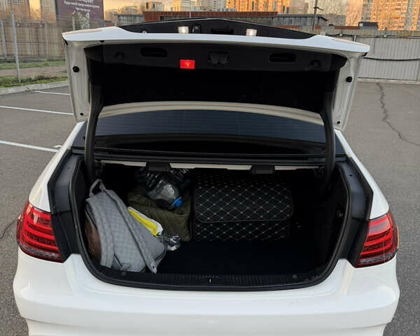 Белый Мерседес Е-Класс, объемом двигателя 3.5 л и пробегом 135 тыс. км за 23300 $, фото 22 на Automoto.ua