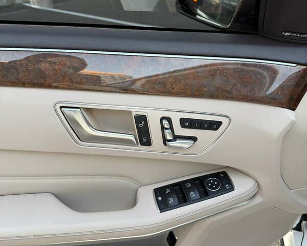 Белый Мерседес Е-Класс, объемом двигателя 3.5 л и пробегом 135 тыс. км за 23300 $, фото 14 на Automoto.ua