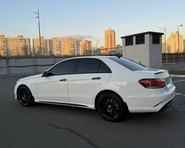 Белый Мерседес Е-Класс, объемом двигателя 3.5 л и пробегом 135 тыс. км за 23300 $, фото 3 на Automoto.ua