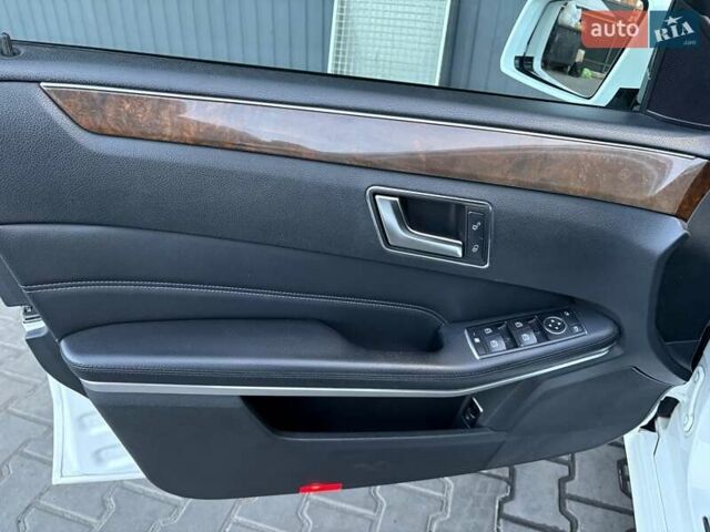 Мерседес Е-Клас 2014 у Одесі на Automoto.ua Білий Мерседес Е-Клас, об'ємом двигуна 2.14 л та пробігом 270 тис. км за 19500 $, фото 12 на Automoto.ua