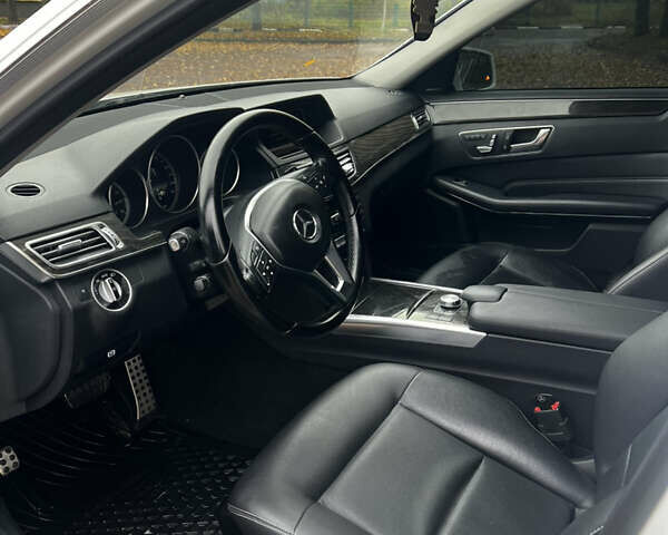 Белый Мерседес Е-Класс, объемом двигателя 3.5 л и пробегом 175 тыс. км за 19800 $, фото 11 на Automoto.ua
