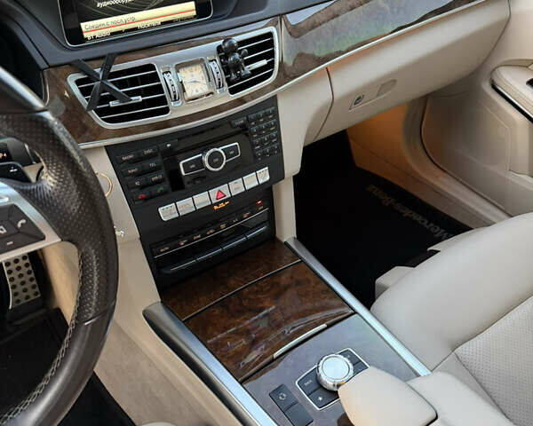 Белый Мерседес Е-Класс, объемом двигателя 3.5 л и пробегом 135 тыс. км за 23300 $, фото 30 на Automoto.ua