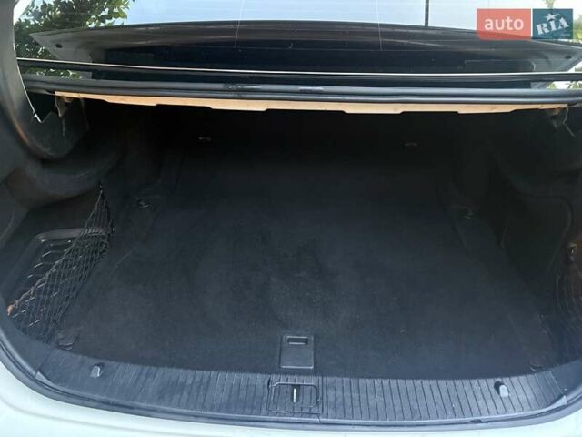 Мерседес Е-Клас 2014 у Одесі на Automoto.ua Білий Мерседес Е-Клас, об'ємом двигуна 2.14 л та пробігом 270 тис. км за 19500 $, фото 18 на Automoto.ua