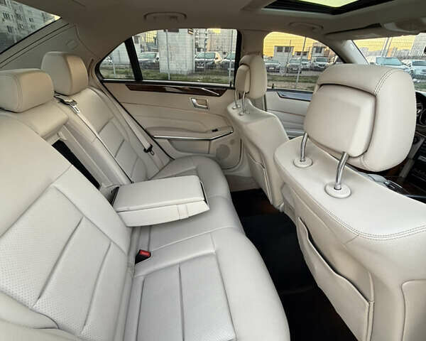 Белый Мерседес Е-Класс, объемом двигателя 3.5 л и пробегом 135 тыс. км за 23300 $, фото 25 на Automoto.ua