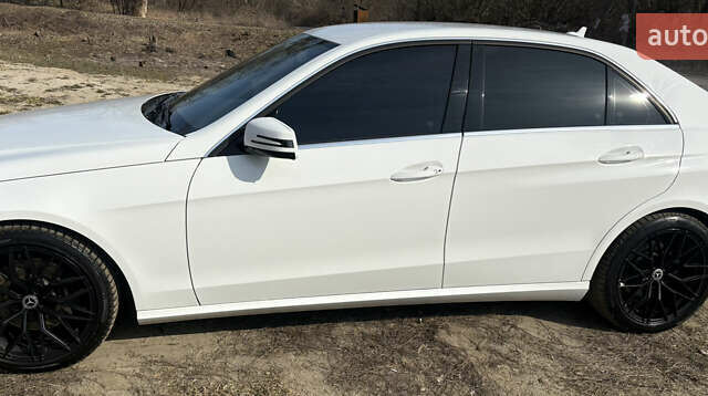 Белый Мерседес Е-Класс, объемом двигателя 2.14 л и пробегом 300 тыс. км за 15200 $, фото 13 на Automoto.ua