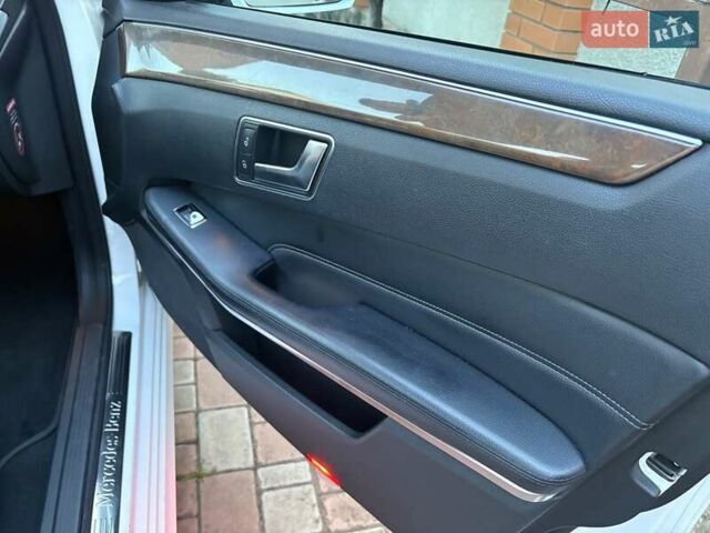 Мерседес Е-Клас 2014 у Одесі на Automoto.ua Білий Мерседес Е-Клас, об'ємом двигуна 2.14 л та пробігом 270 тис. км за 19500 $, фото 13 на Automoto.ua