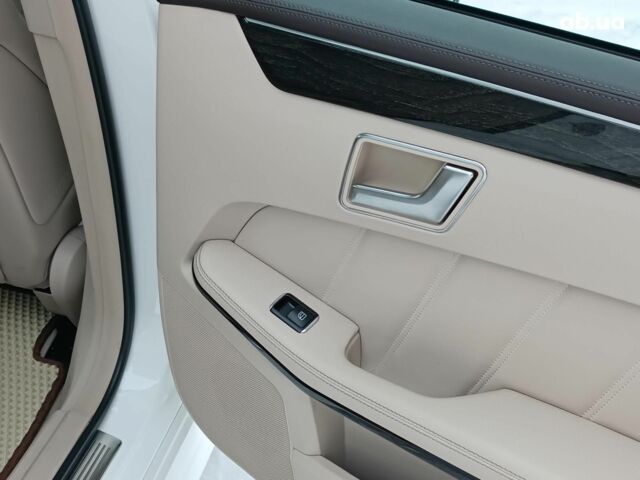 Білий Мерседес Е-Клас, об'ємом двигуна 2.1 л та пробігом 170 тис. км за 19150 $, фото 41 на Automoto.ua