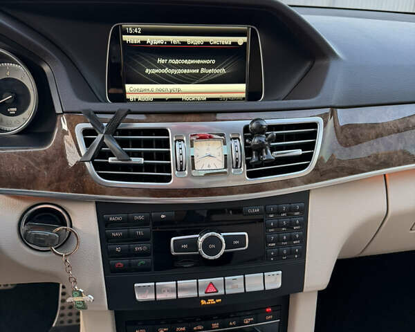 Белый Мерседес Е-Класс, объемом двигателя 3.5 л и пробегом 135 тыс. км за 23300 $, фото 18 на Automoto.ua