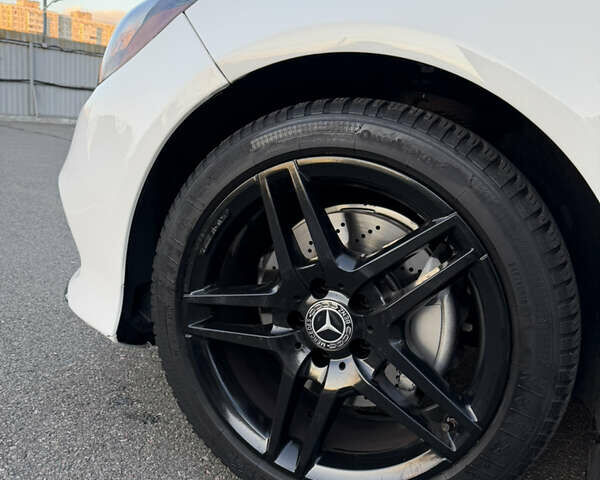 Белый Мерседес Е-Класс, объемом двигателя 3.5 л и пробегом 135 тыс. км за 23300 $, фото 4 на Automoto.ua