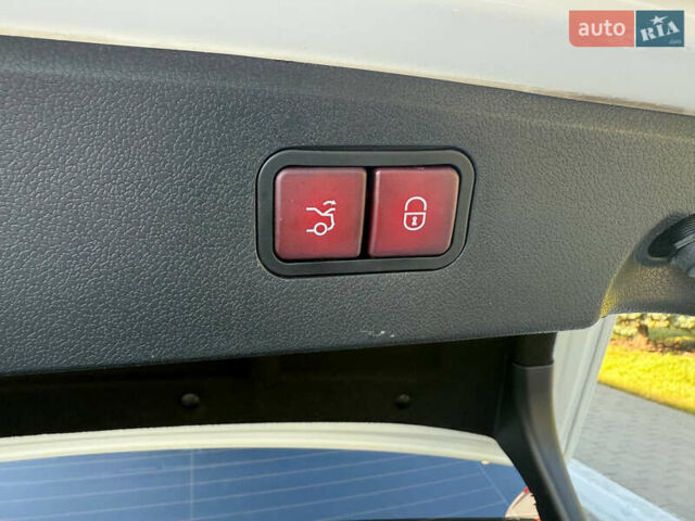 Белый Мерседес Е-Класс, объемом двигателя 2.2 л и пробегом 126 тыс. км за 21500 $, фото 40 на Automoto.ua