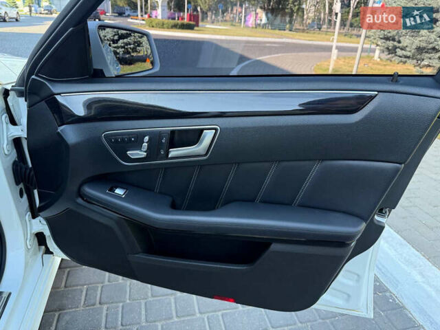 Белый Мерседес Е-Класс, объемом двигателя 2.2 л и пробегом 126 тыс. км за 21500 $, фото 50 на Automoto.ua